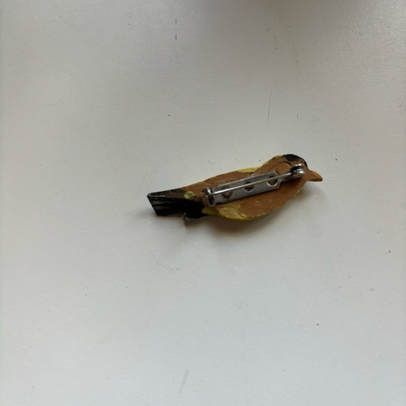 Vintage Wood Finch Pin - Picture 2 of 3